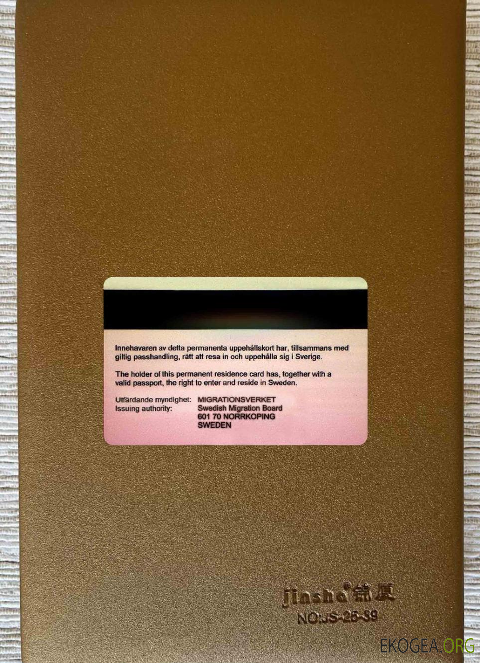 Photolook de la carte de séjour permanent en Suède RETOUR